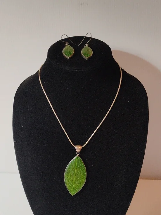 925 Sterling Silver Leaf Pendant On Chain W/Matching 925 Sterling Earrings - Picture 6 of 9